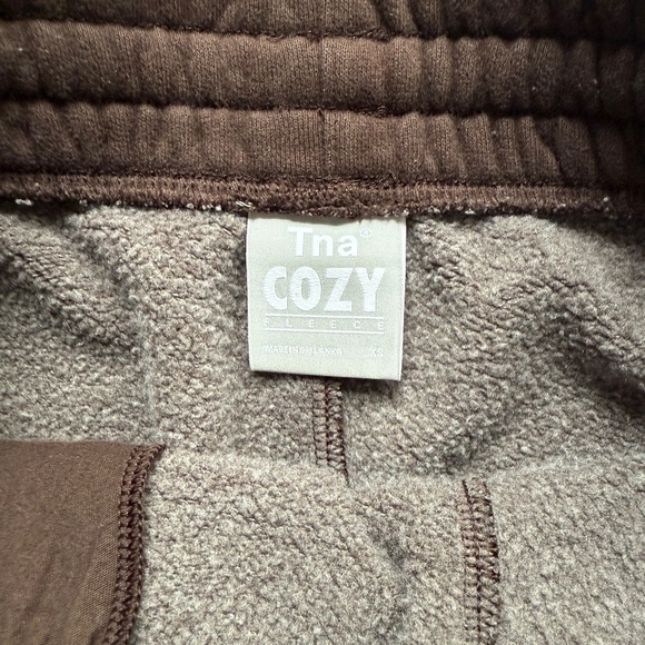 TNA XS | Cozy Fleece Sweatshorts 6" Mocha Brown - Picture 3 of 5